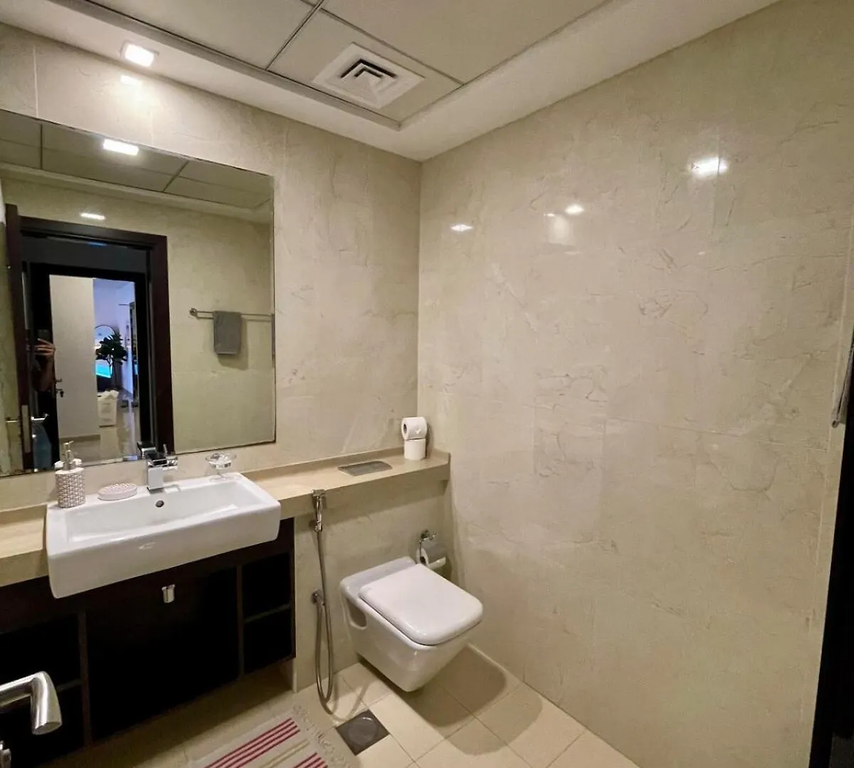 Serene Escape In Bustling Marina And Jbr, Ensuite 2Br, Sky Garden Access Dubai 0*,  Verenigde Arabische Emiraten